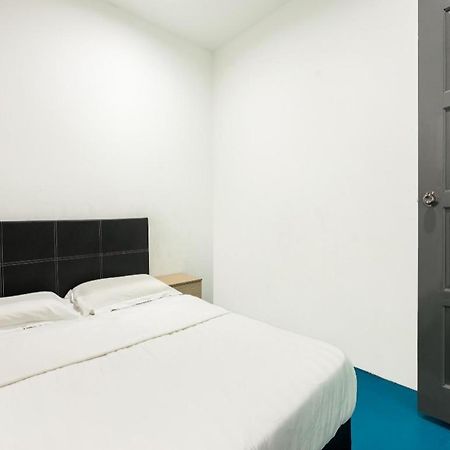 Spot On 89726 Capsule Inn Kota Kinabalu Esterno foto