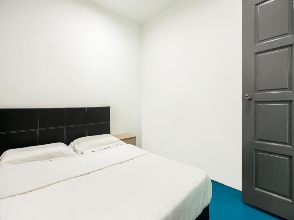 Spot On 89726 Capsule Inn Kota Kinabalu Esterno foto